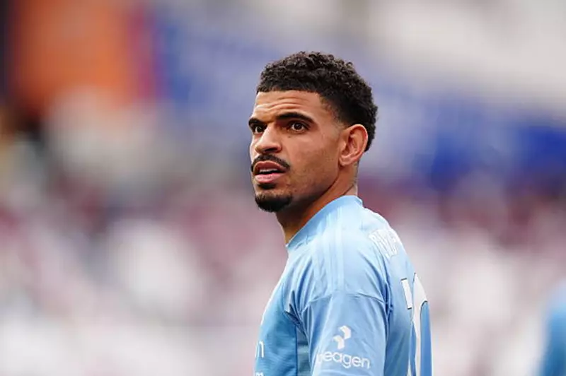 مورجان جيبس وايت لاعب نوتنجهام فورست